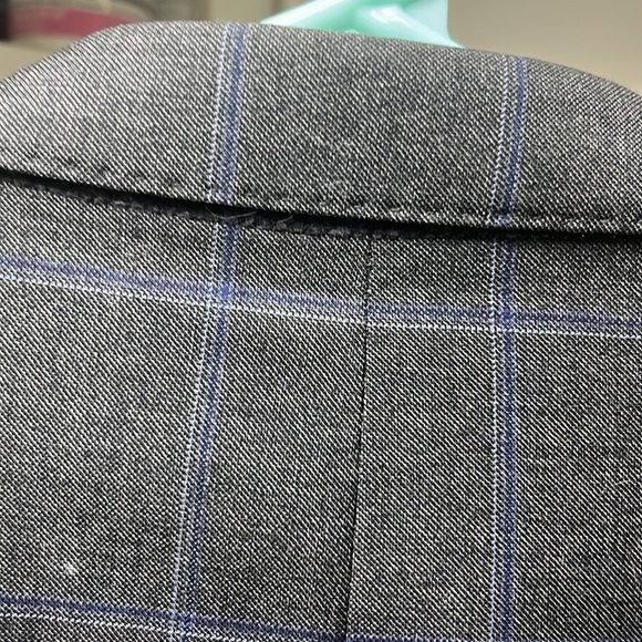 Peter Millar sports coat 100.% wool notch lapel 2 vent back good condition - Picture 6 of 7